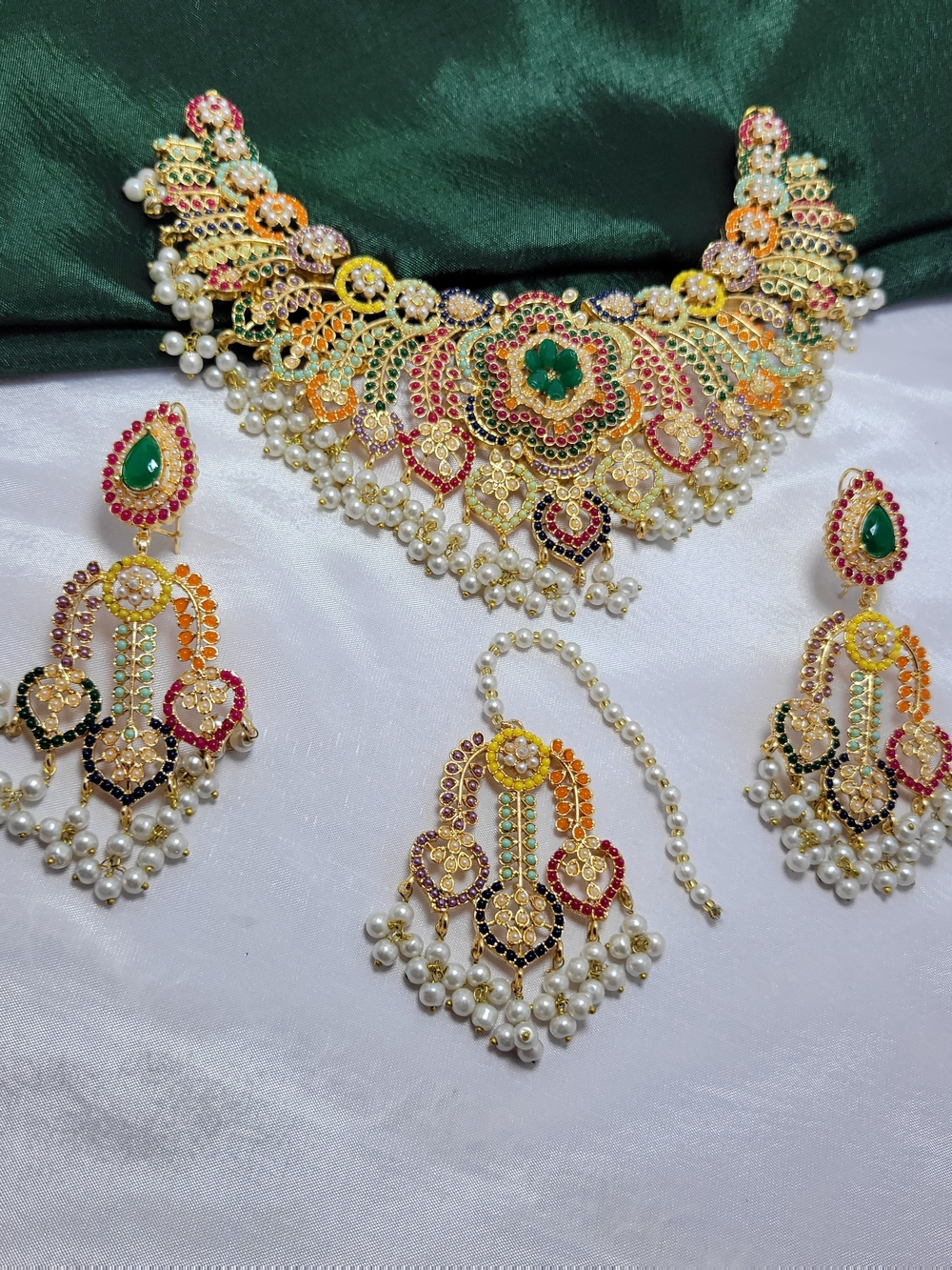 Multicolor Gold-Tone Bridal Necklace Set with Pearls
